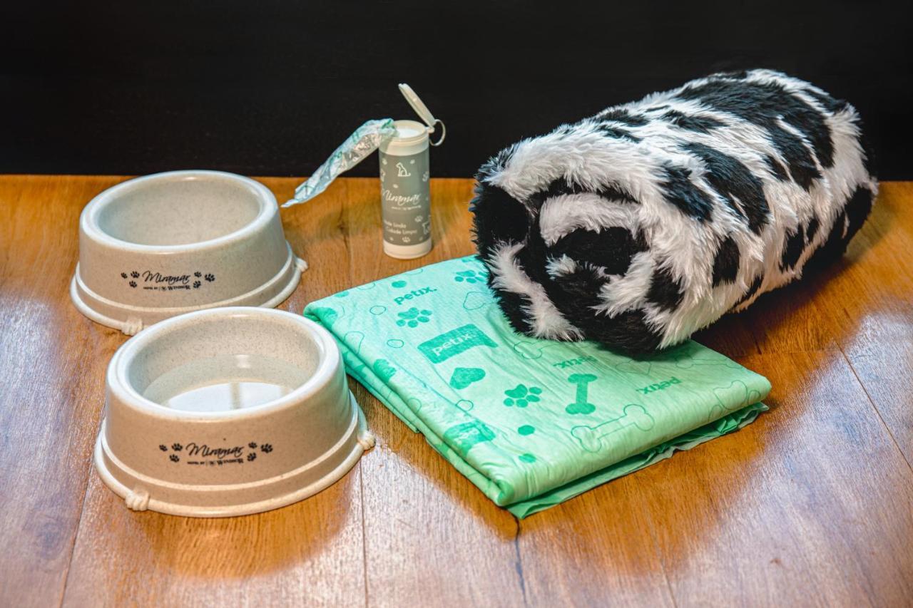 فندق ميرامار باي وندسور ريو دي جانيرو المظهر الخارجي الصورة A dog's feeding and drinking bowls