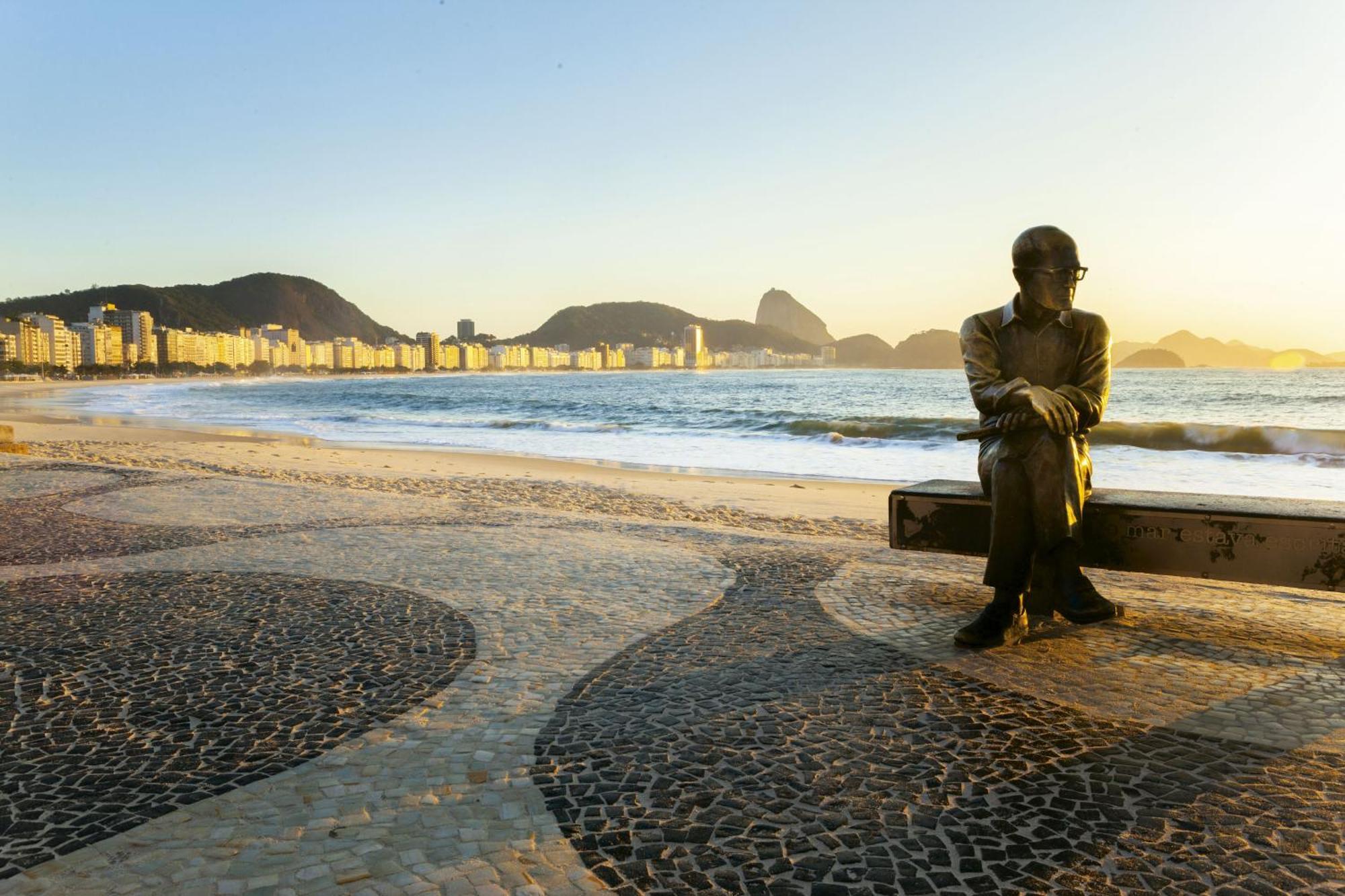 فندق ميرامار باي وندسور ريو دي جانيرو المظهر الخارجي الصورة The statue of the boy at Ipanema Beach